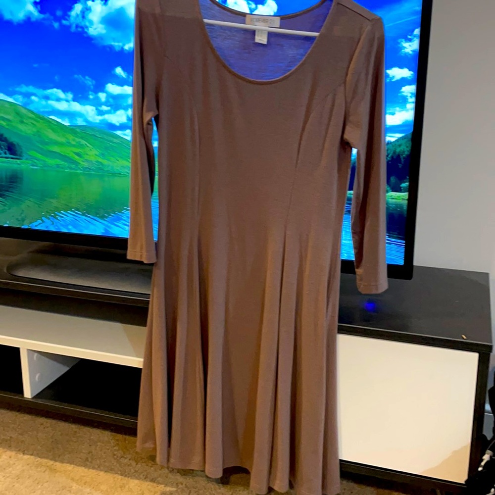Pretty tan thigh length dress